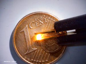 Meine kleinste LED unter Strom
